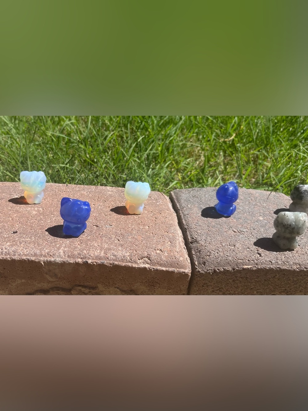 💙 Blue Opalite Mini Hello Kitty Crystal Carving 💙 - Picture 2 of 4
